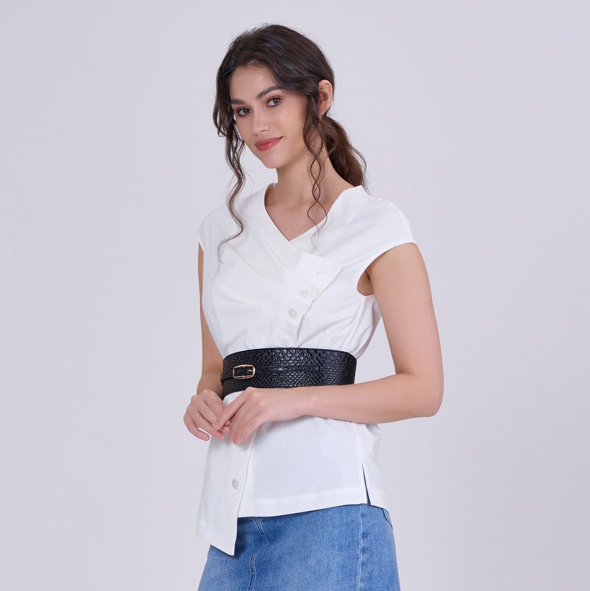 Asymmetrische Bluse aus Baumwollpopeline mit Falten