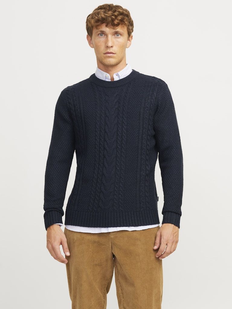 Klassischer Zopfstrickpullover mit Rundhalsausschnitt