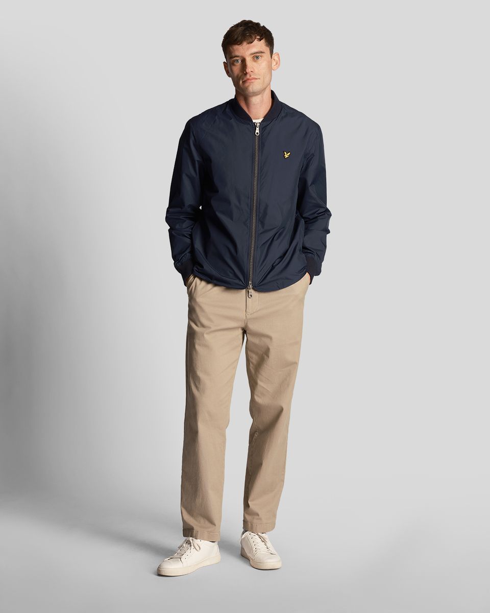 Minimalistische leichte Bomberjacke mit Reißverschluss