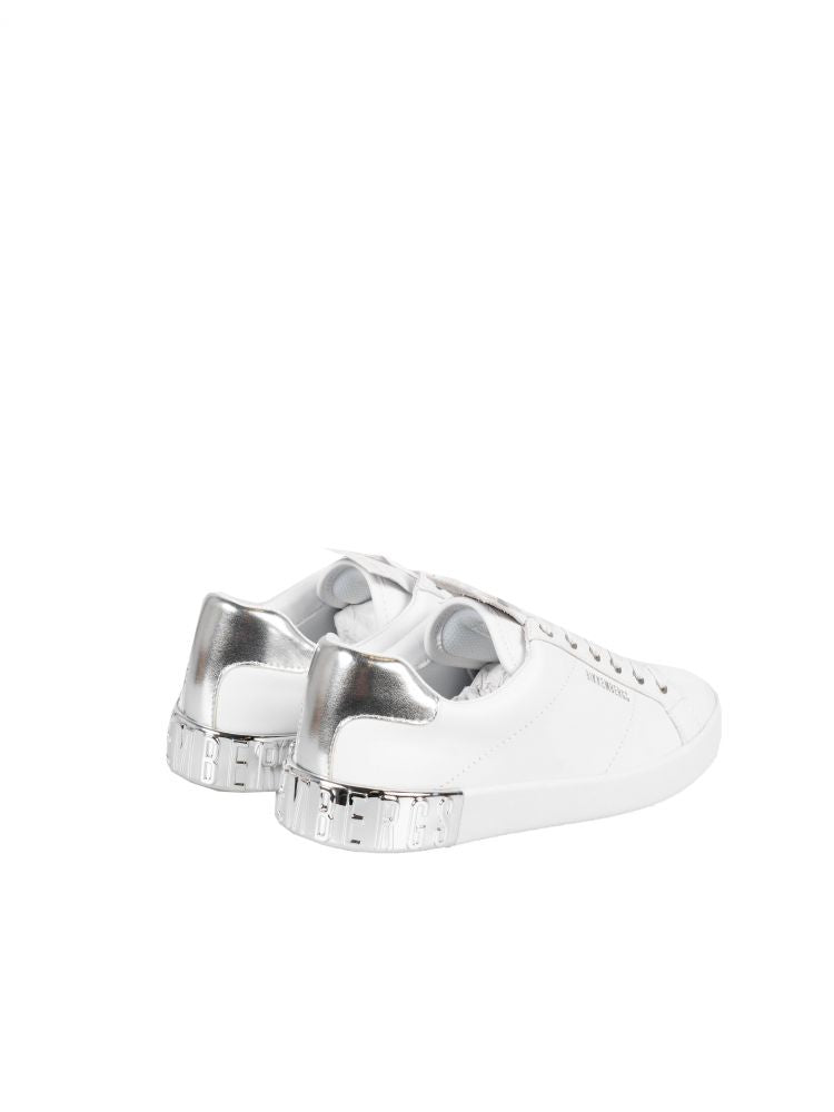 Weiße Leder-Sneakers mit silbernen Details