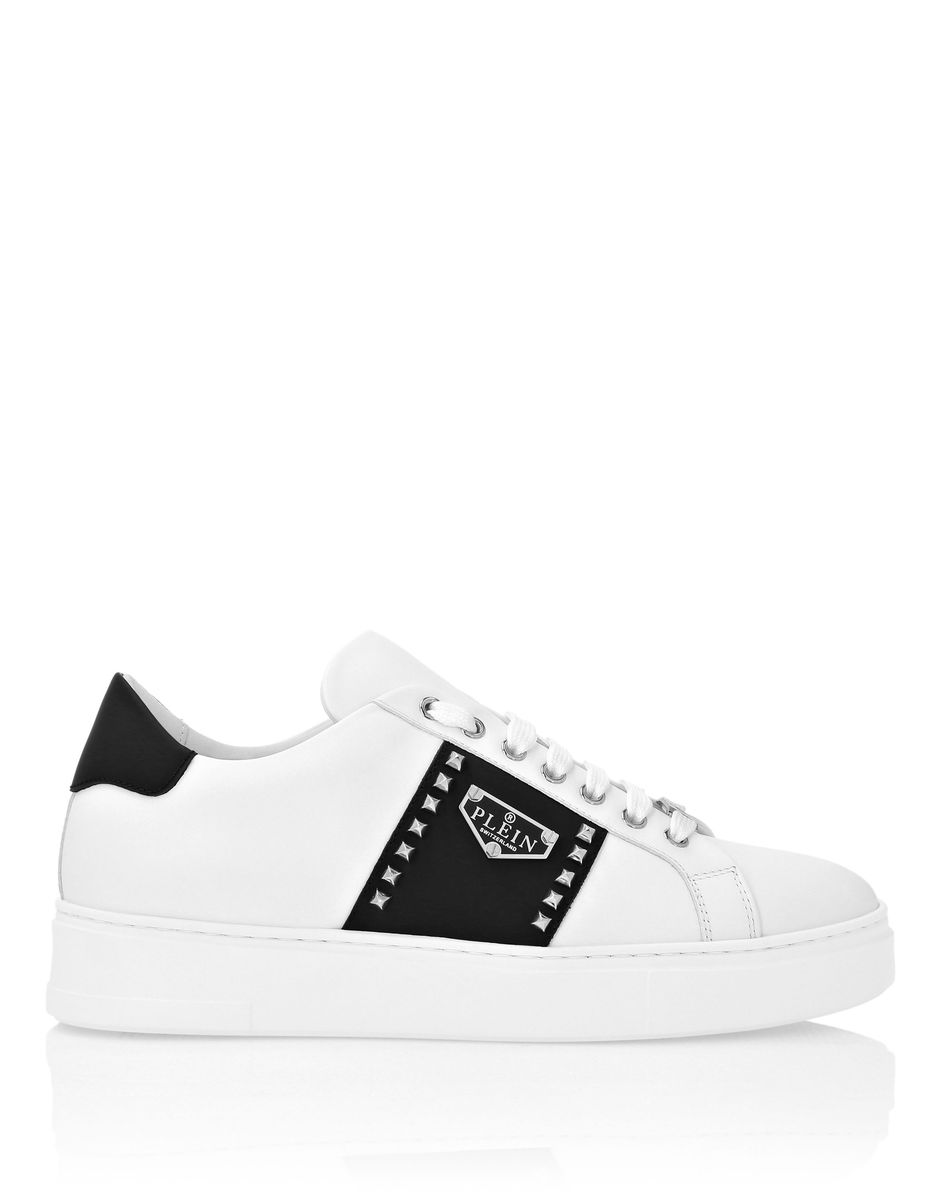 Low-Top-Sneaker mit Nieten-Besatz