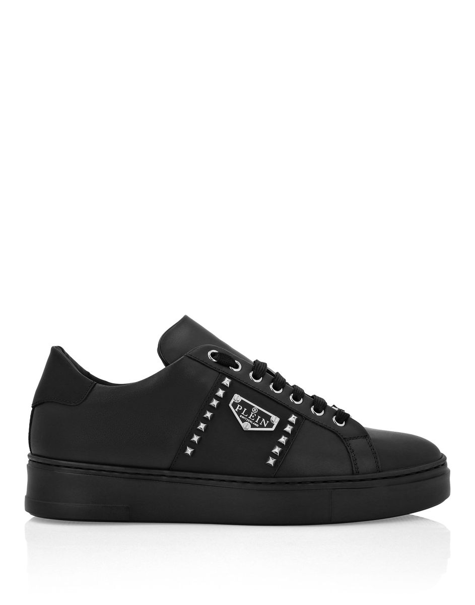 Low-Top-Sneaker mit Nieten-Besatz