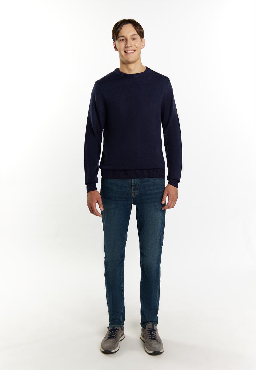 Klassischer Feinstrick-Pullover mit Rundhals