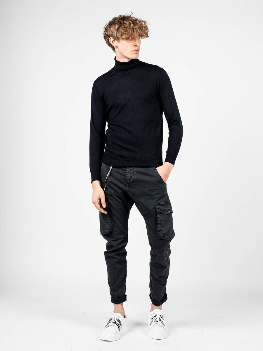 Essentieller feingestrickter Rollkragenpullover