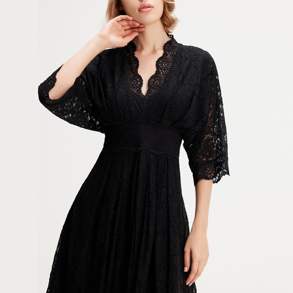 Elegantes Spitzen-Midikleid mit Kimono-Ärmeln
