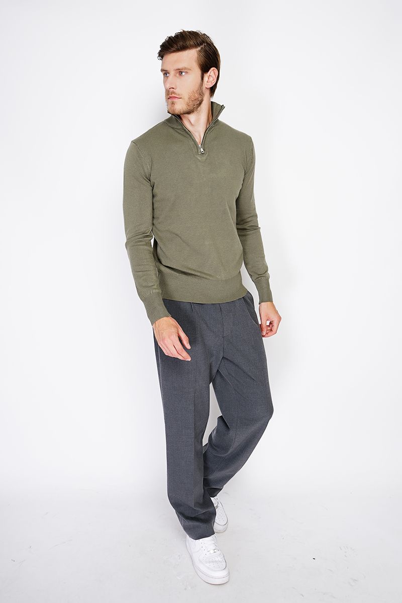 Locker geschnittener Pullover mit Reißverschluss