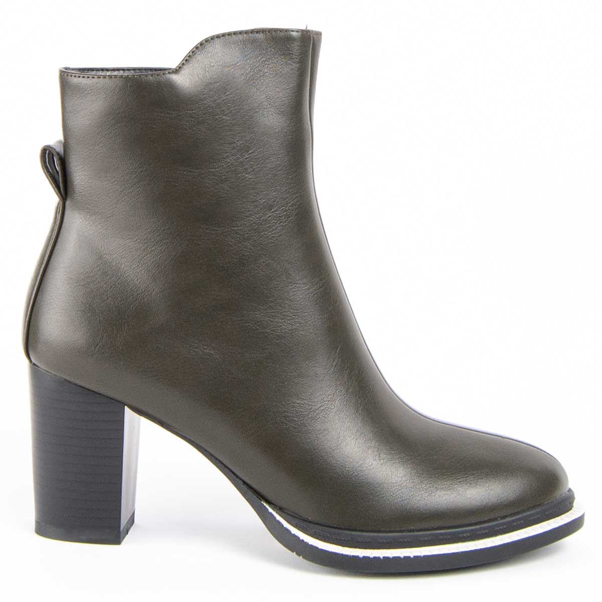 Zeitlose Stiefeletten mit Blockabsatz