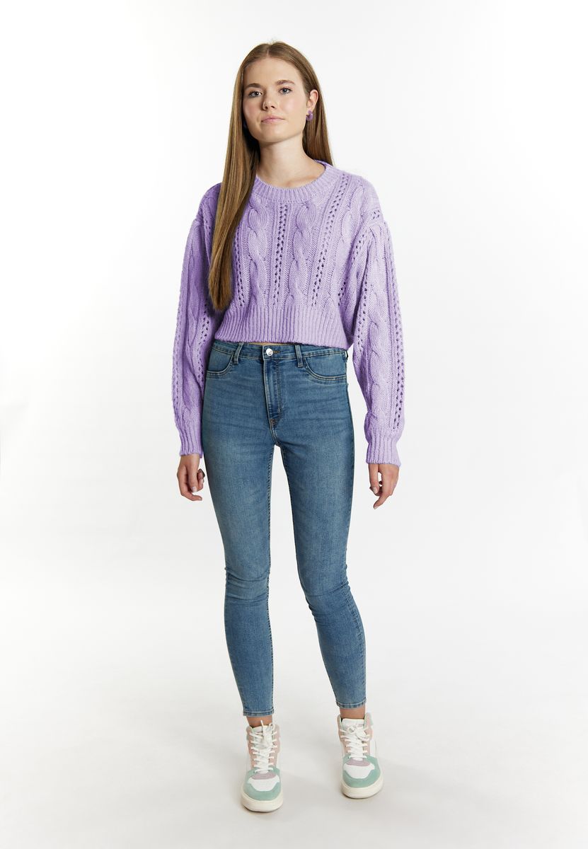 Kurzer Zopfstrickpullover mit Lochmuster