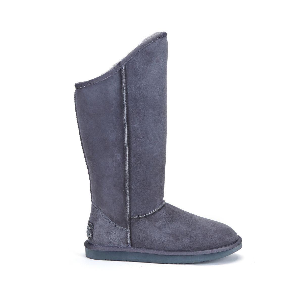 Hohe graue Winterstiefel aus Schaffell