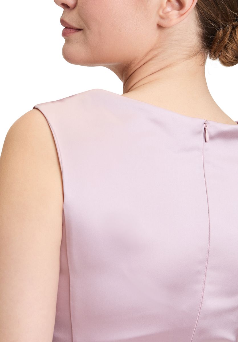 Elegantes ärmelloses Cocktailkleid aus Satin