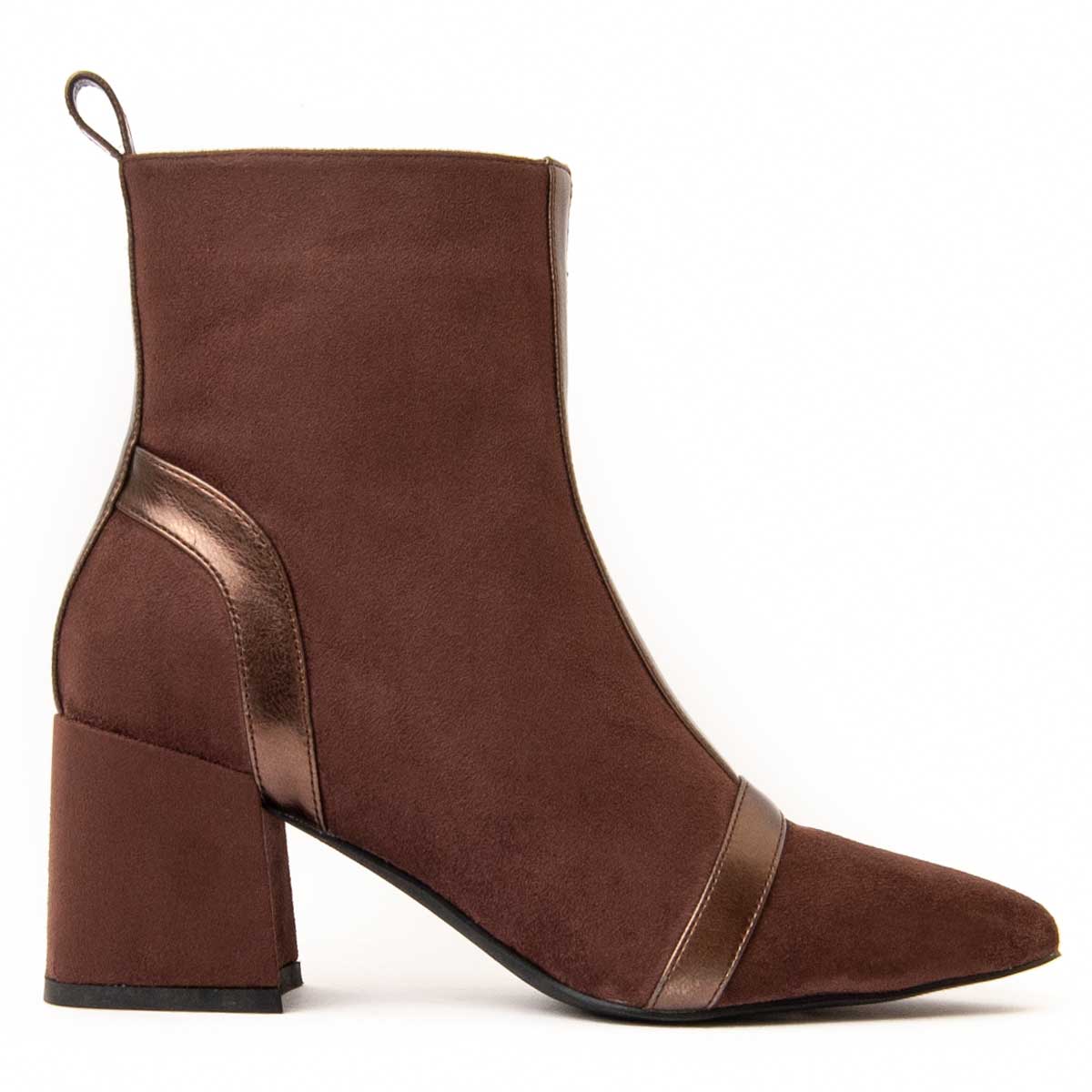 Braune Stiefeletten mit Absatz und spitzer Zehenpartie