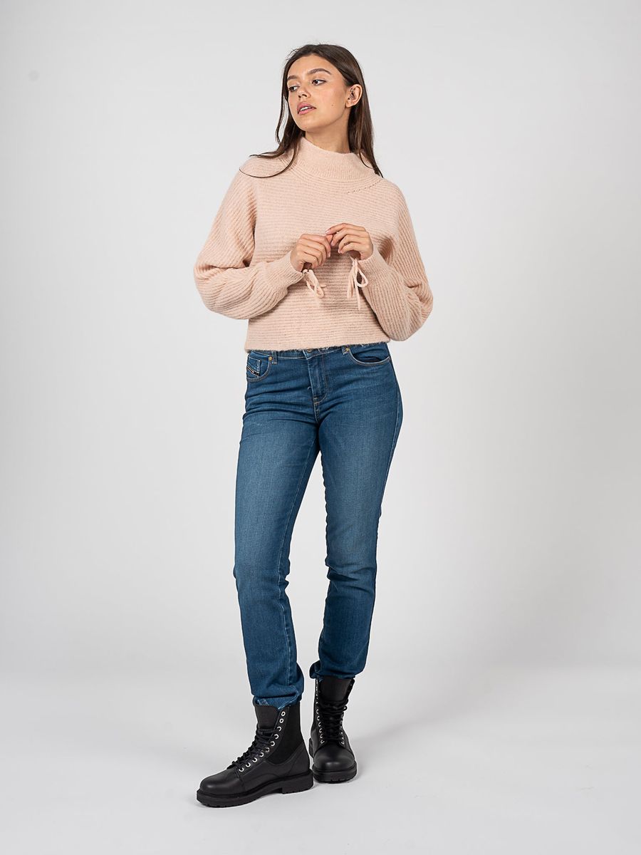 Gerippter Kurzpullover mit Stehkragen