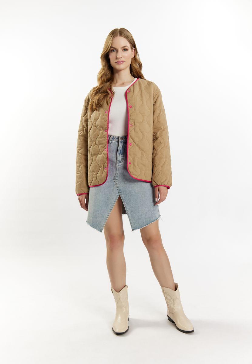 Wellen-Steppjacke mit kontrastierenden Kanten