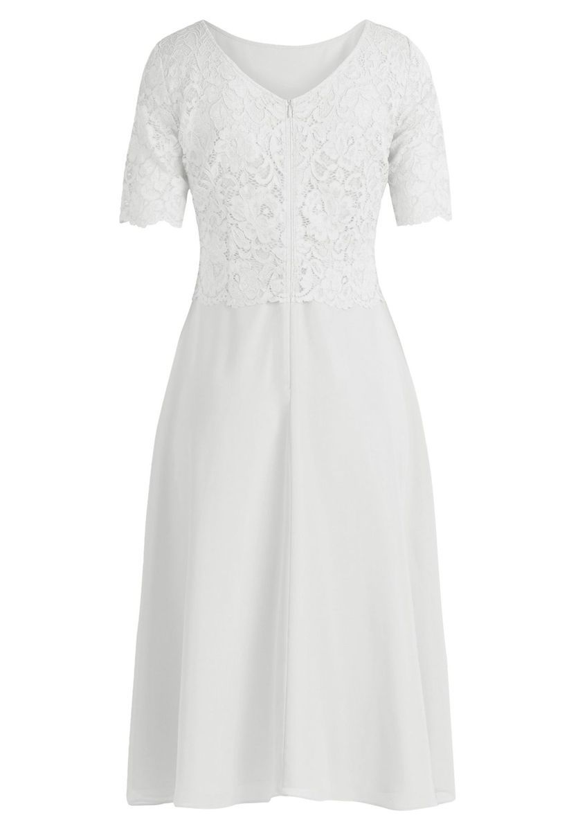 Ausgestelltes Kleid mit Spitze und A-Linien-Schnitt