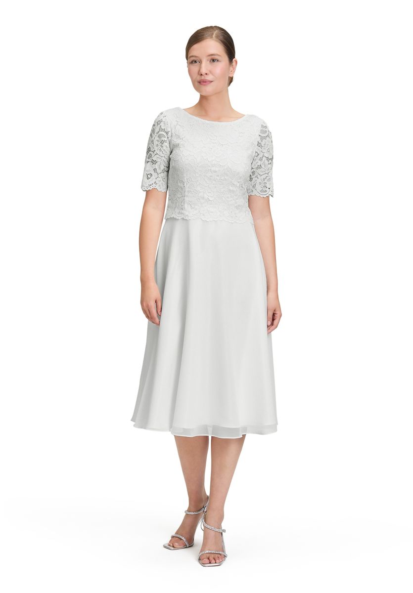 Ausgestelltes Kleid mit Spitze und A-Linien-Schnitt