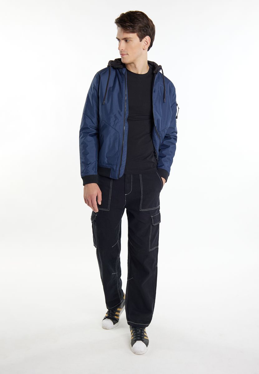 Wattierte Bomberjacke mit Kapuze
