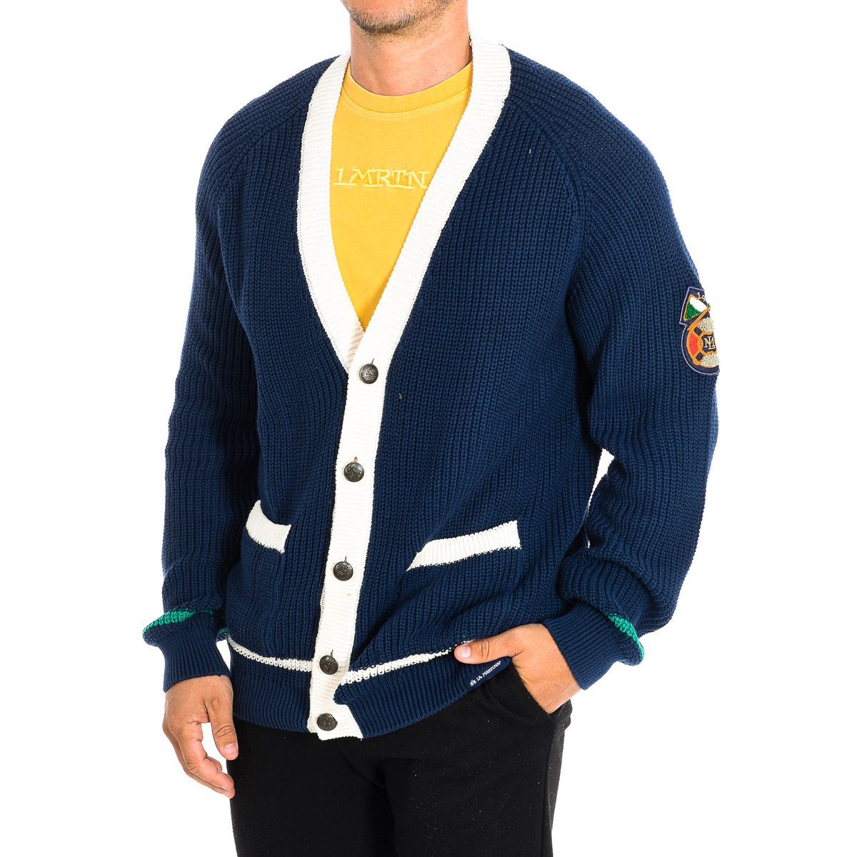 Klassische Strickjacke mit Aufnähern