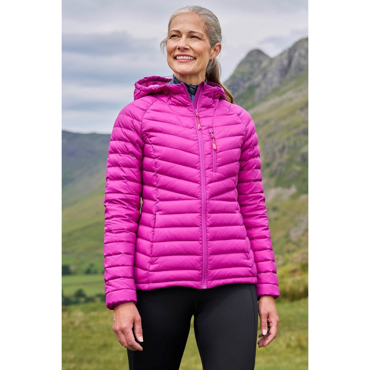 Leichte wattierte Outdoorjacke mit Kapuze