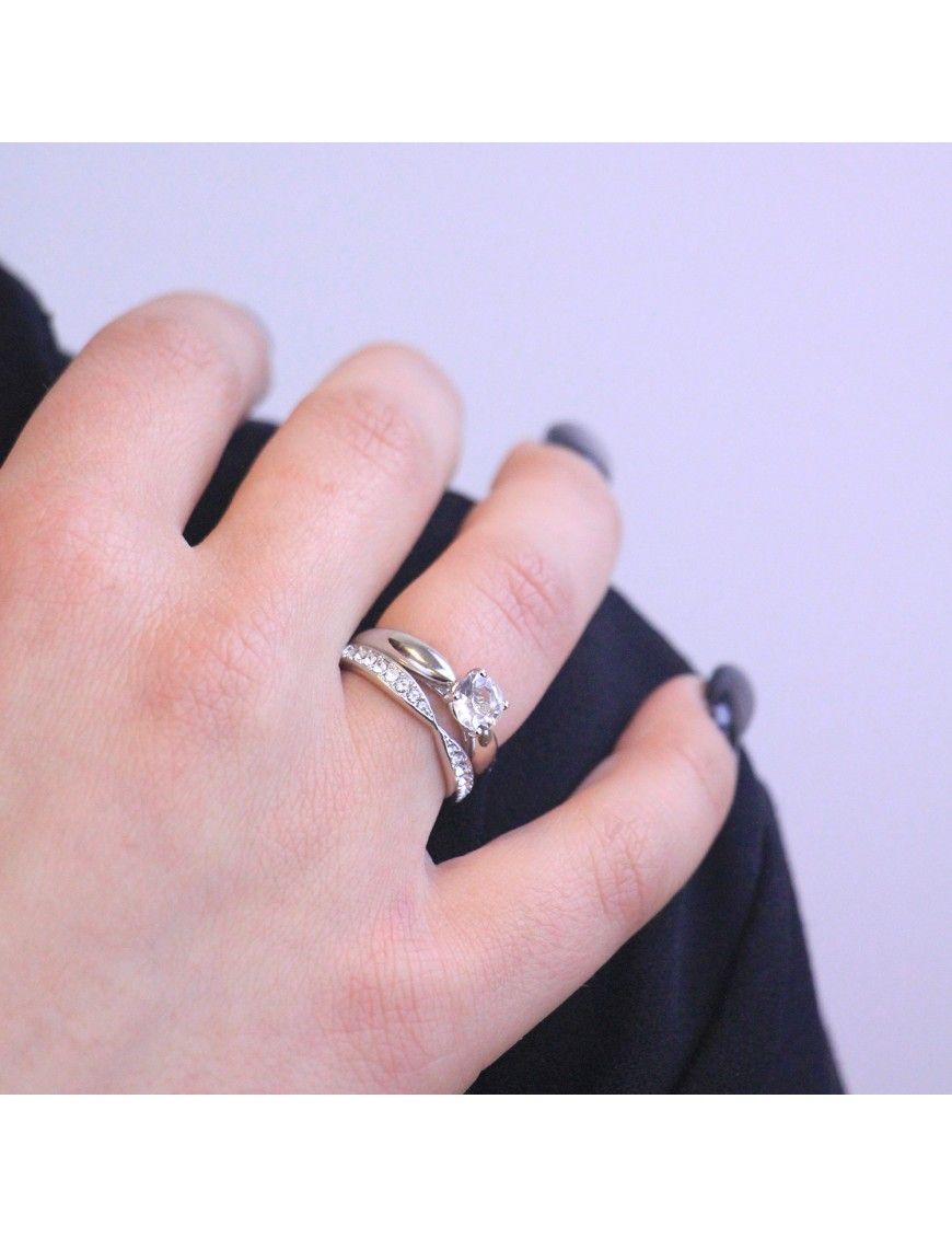 Elegante verschlungene Ringe mit Solitär-Kristall