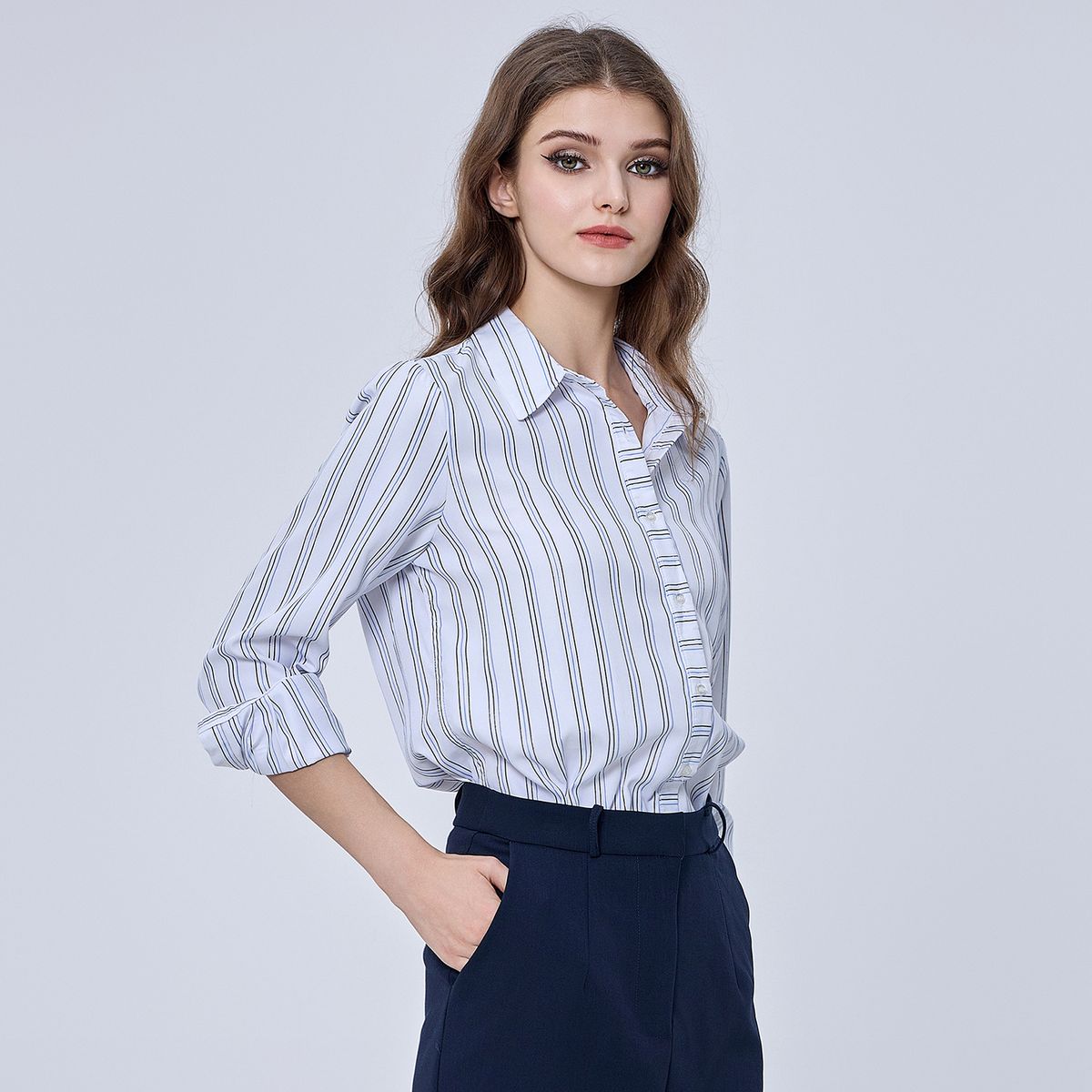 Klassisches gestreiftes Button-Down Hemd