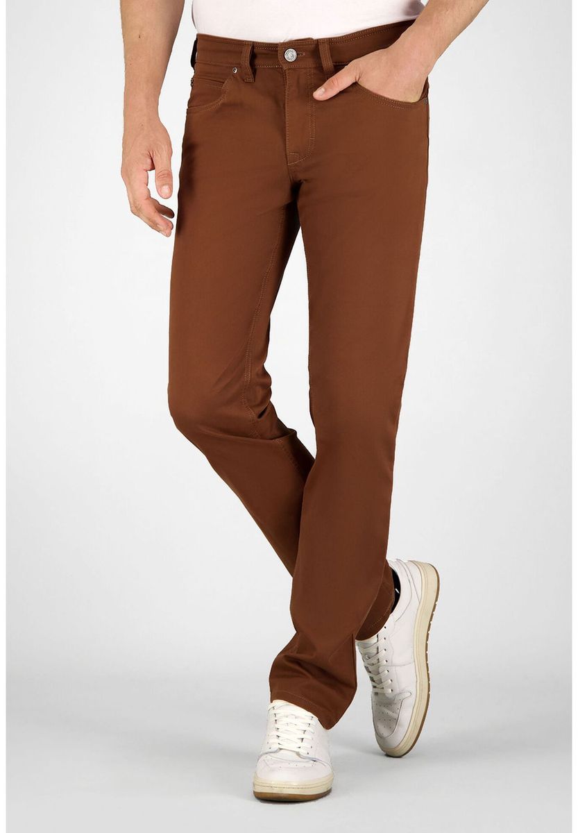 Moderne Five-Pocket-Hose in gerader Passform