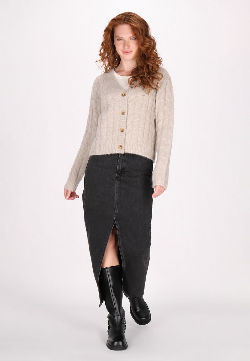 Gemütlicher Cardigan mit Zopfmuster