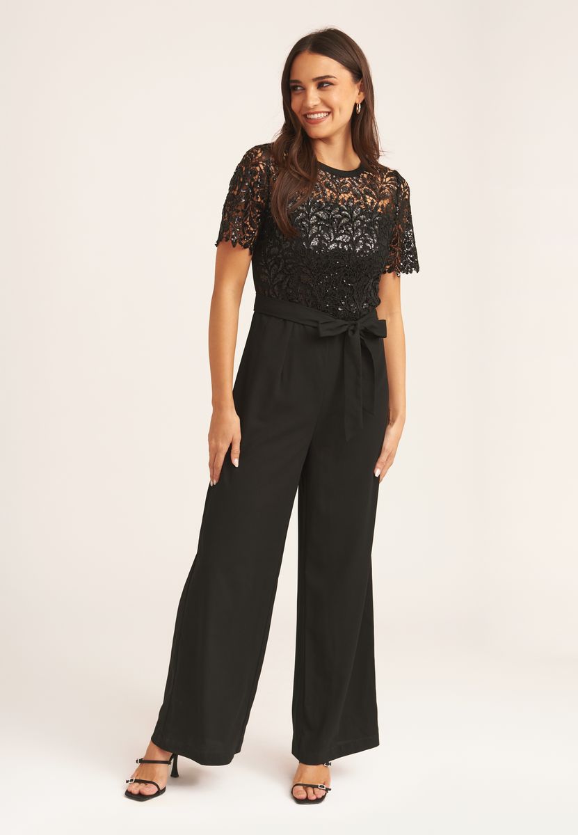 Jumpsuit mit floraler Spitze, Pailletten und Gürtel