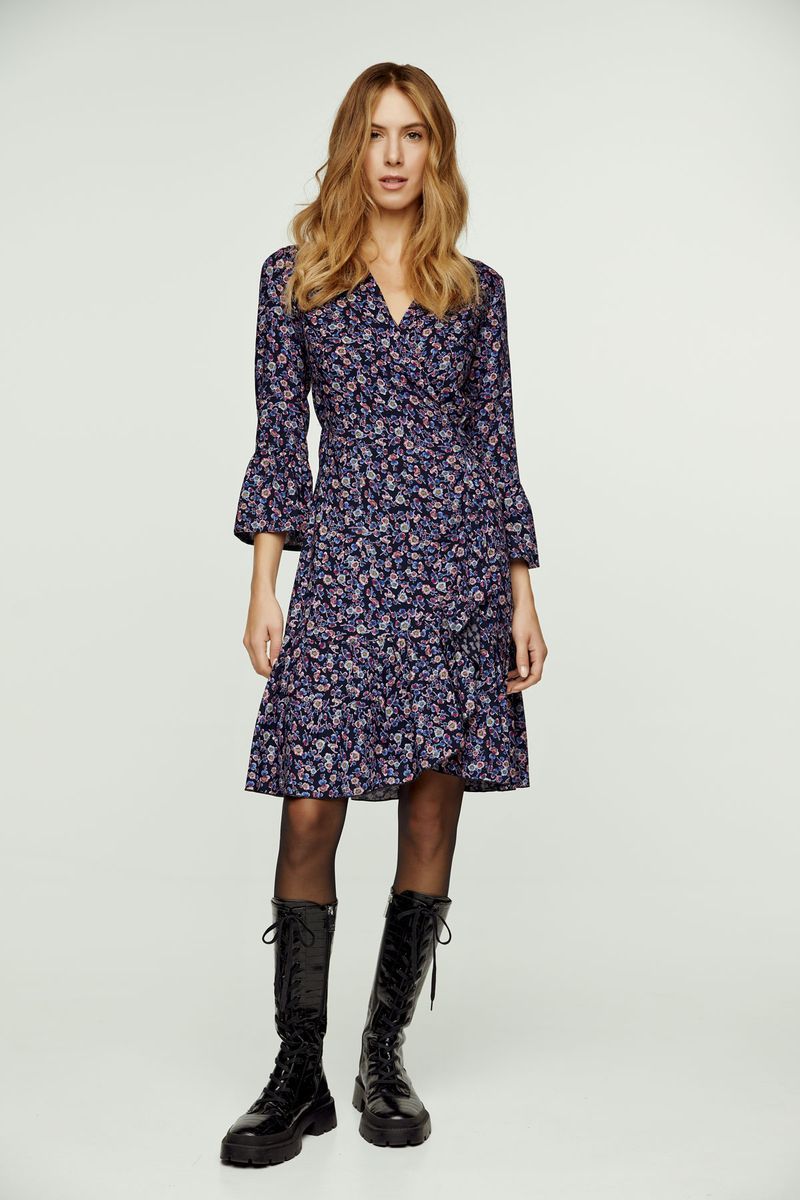 Geblümtes Wickelkleid mit Rüschen