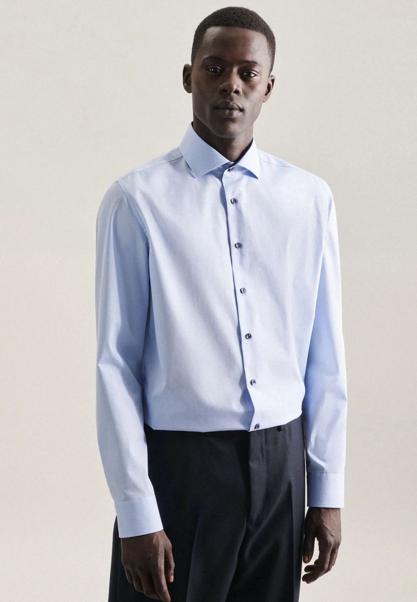 Hellblaues Chambray Businesshemd