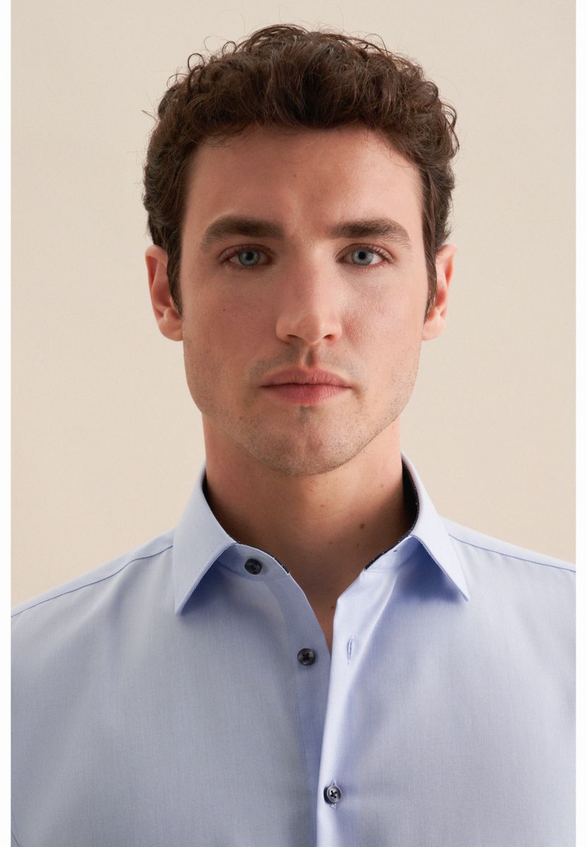 Hellblaues Chambray Businesshemd