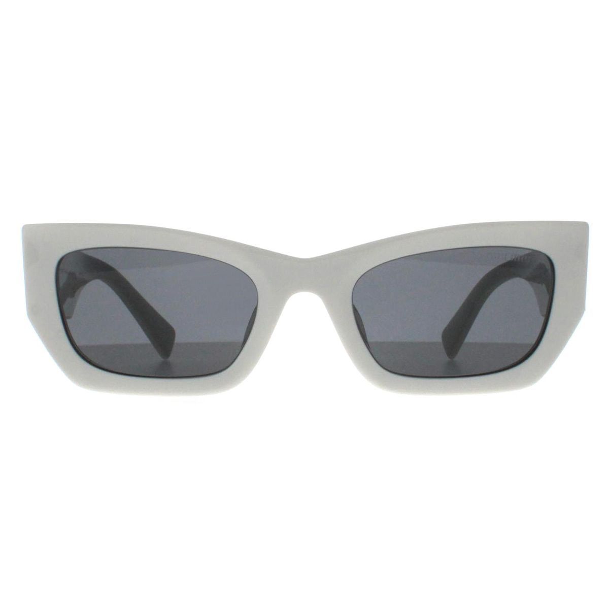 Moderne Sonnenbrille mit rechteckigem Rahmen