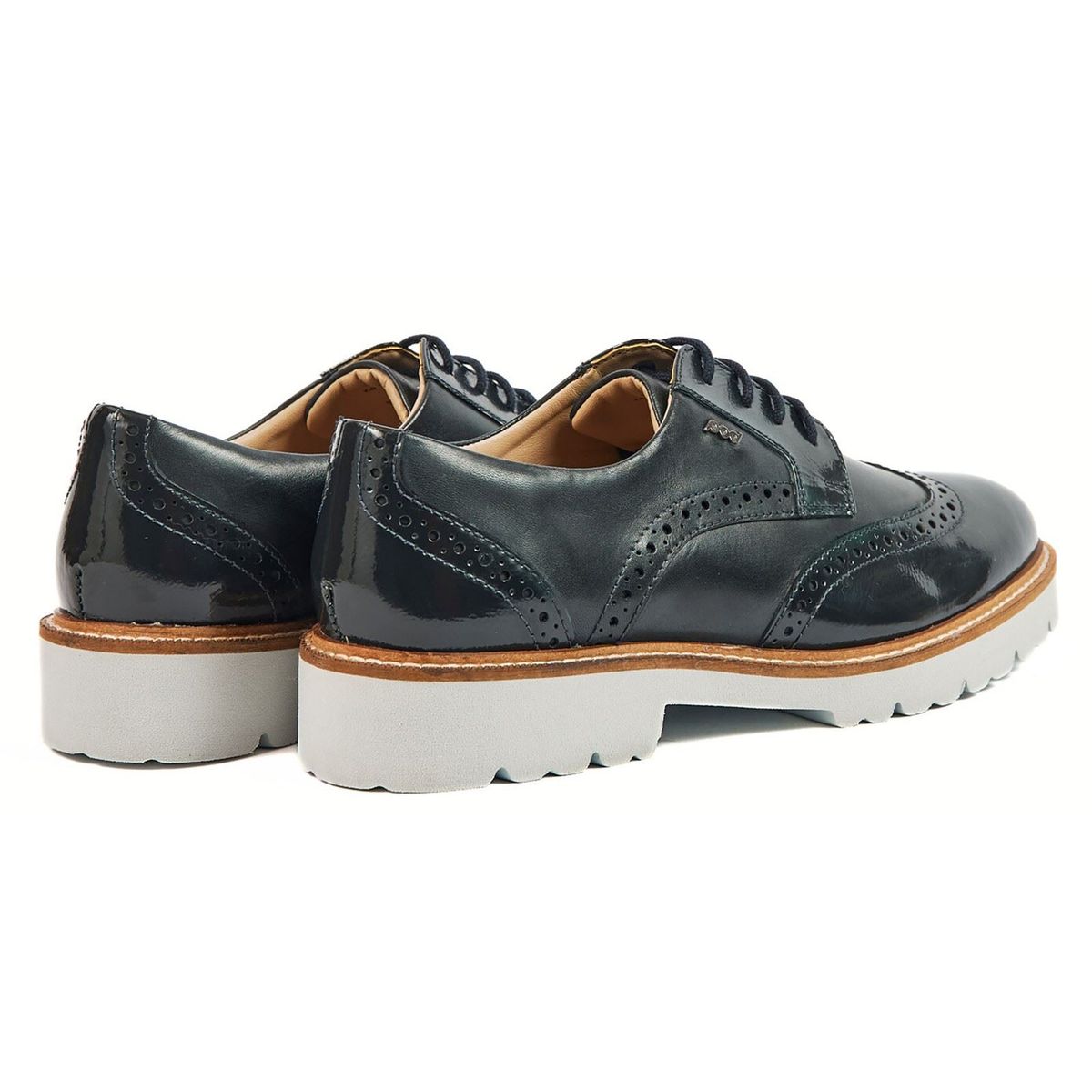 Lack-Brogues mit klobiger Sohle