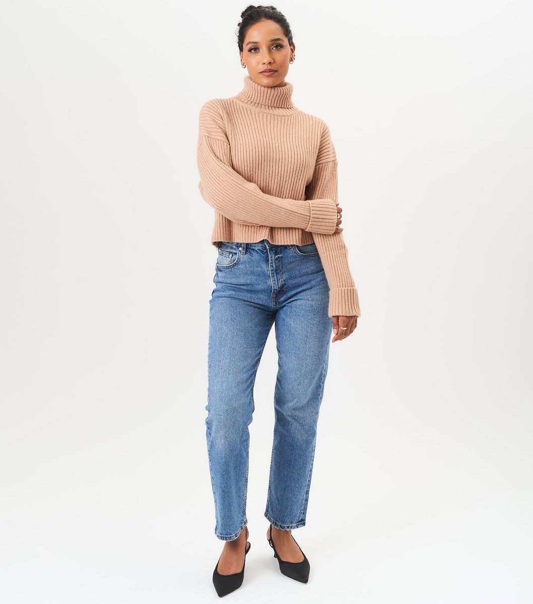 Grobstrickpullover mit hohem Kragen