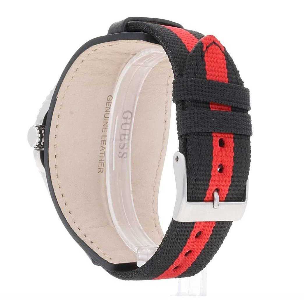 Sportliche Analoguhr mit gestreiftem Armband