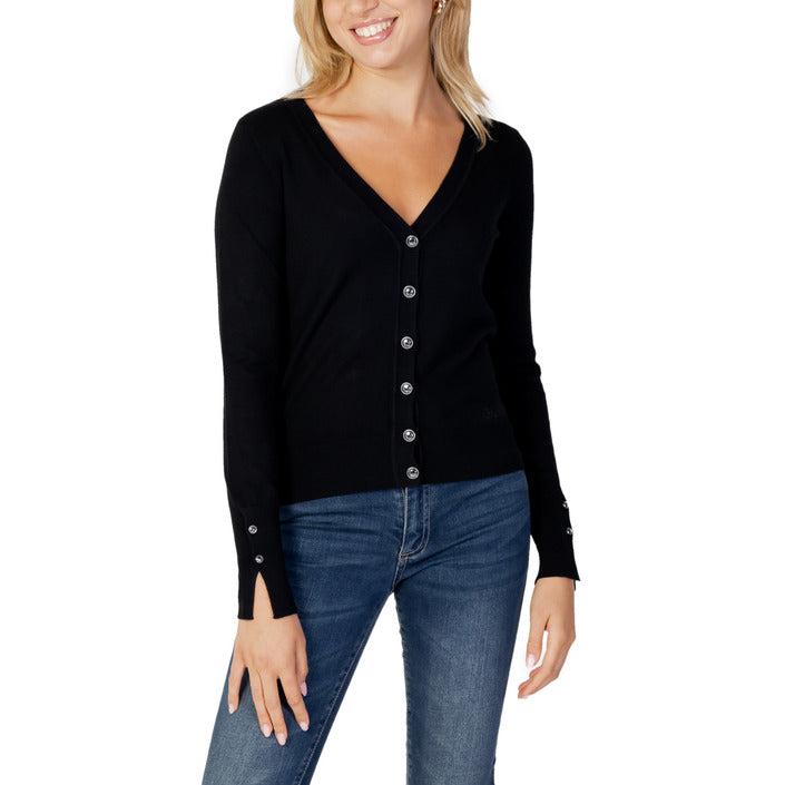 Klassische Strickjacke mit Knopfleiste