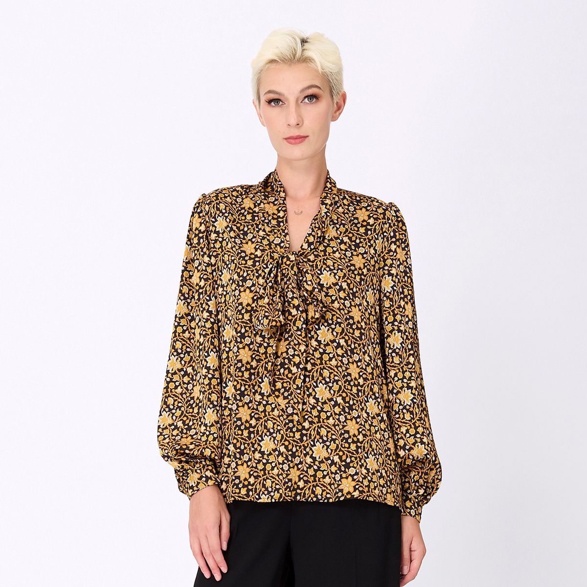 Bluse mit Ascot-Krawatte