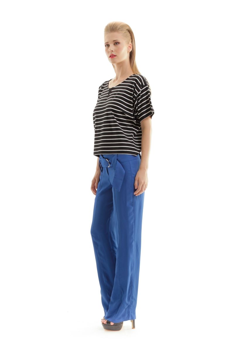Gerade geschnittene Hose mit Stoffgürtel