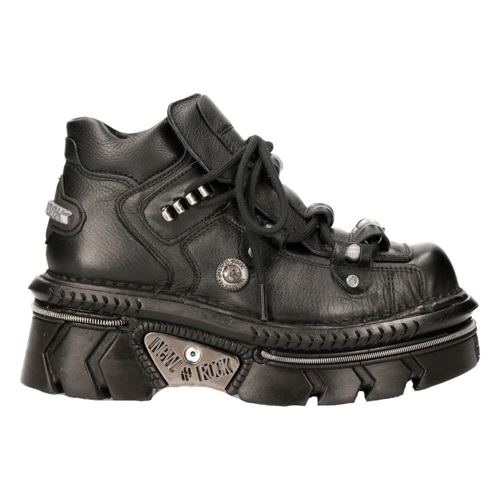 Gothik-Plateau-Boots mit Metall-Applikationen