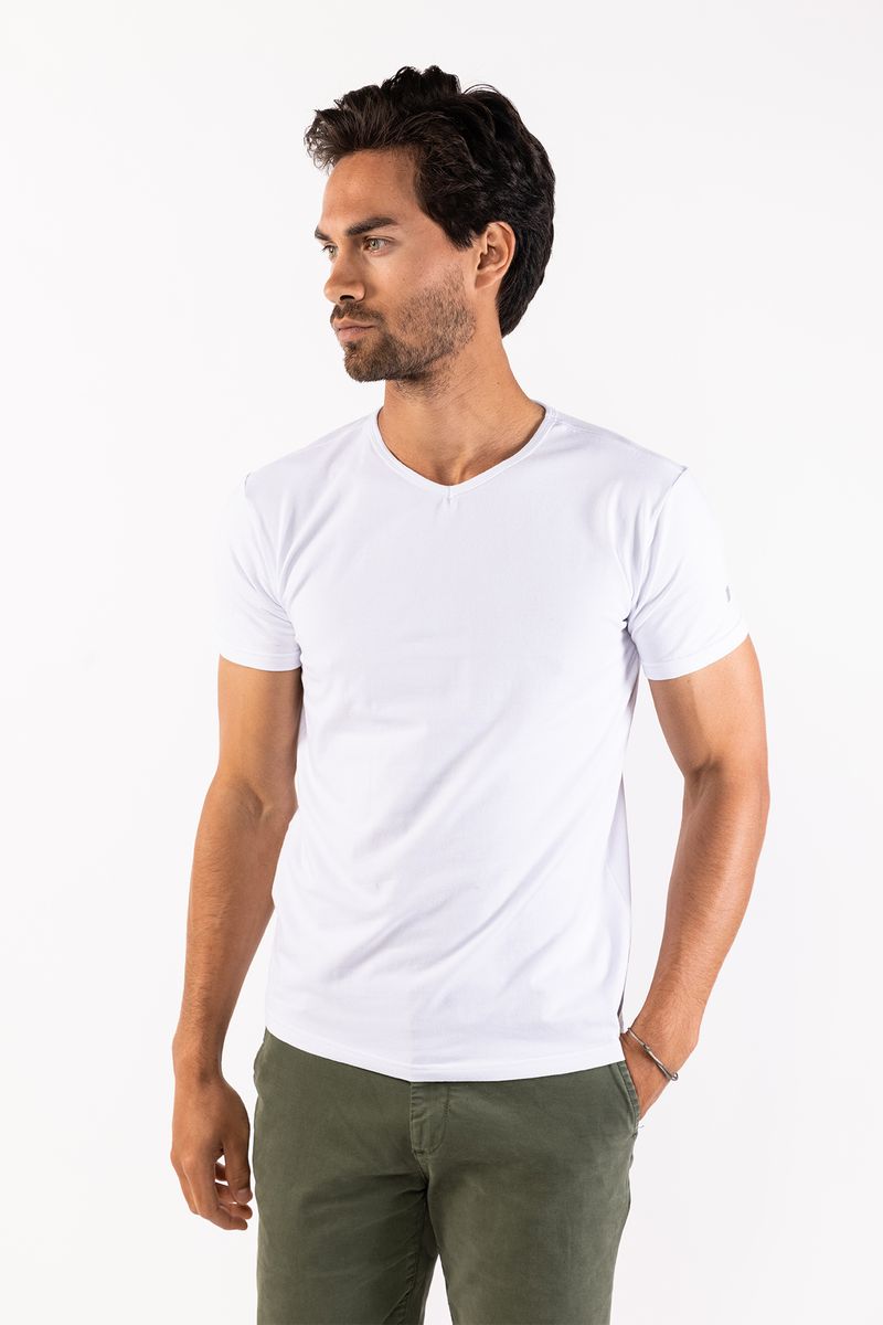 Körpernahes Bio-Baumwollshirt mit V-Ausschnitt
