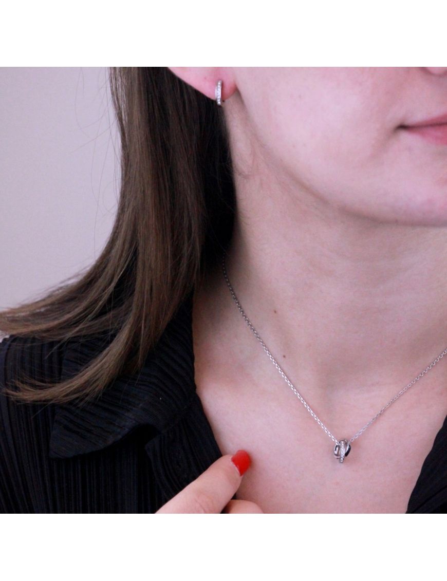 Schmuckset mit kristallbesetzten verschlungenen Kreisen