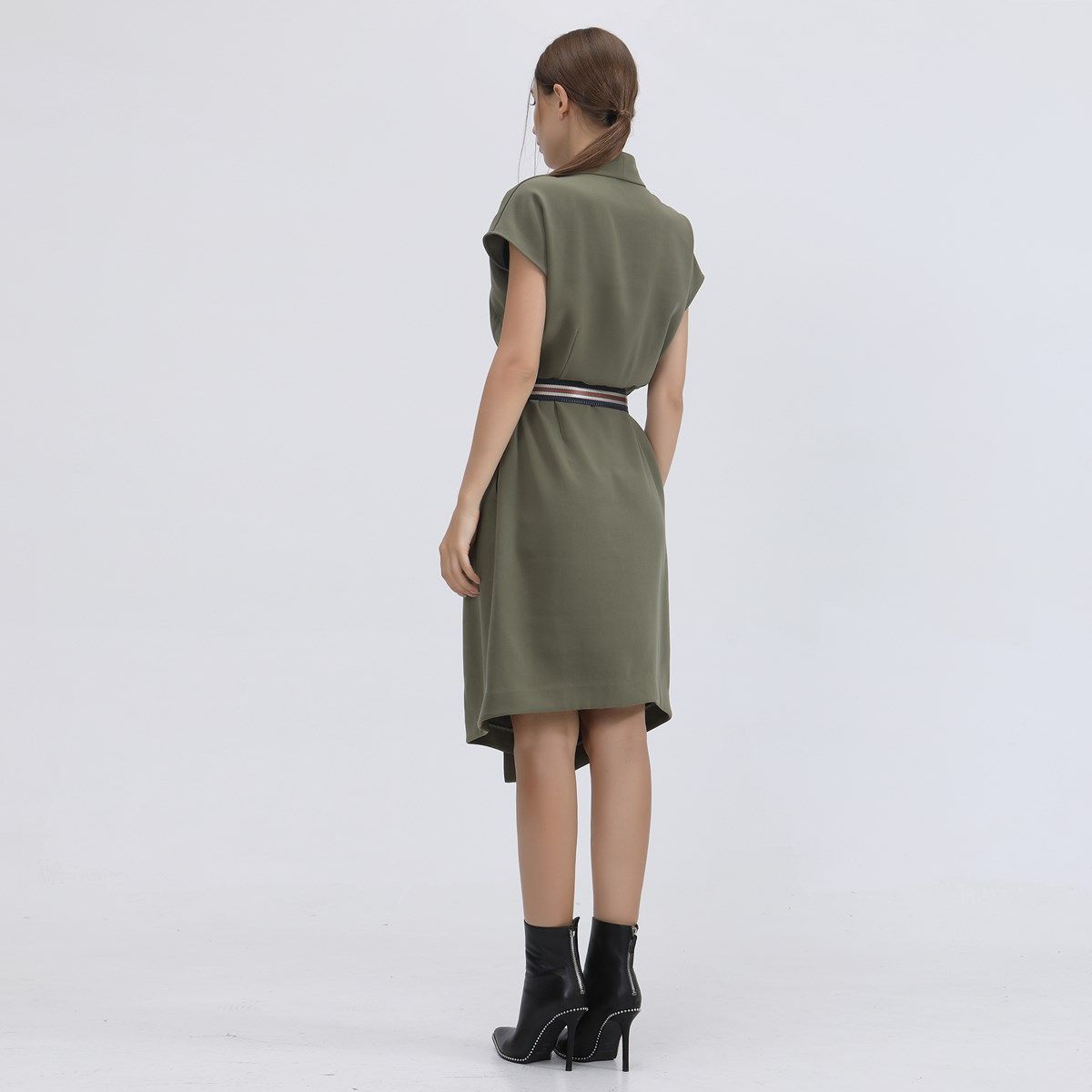 Asymmetrisches Wickel-Midikleid mit Gürtel