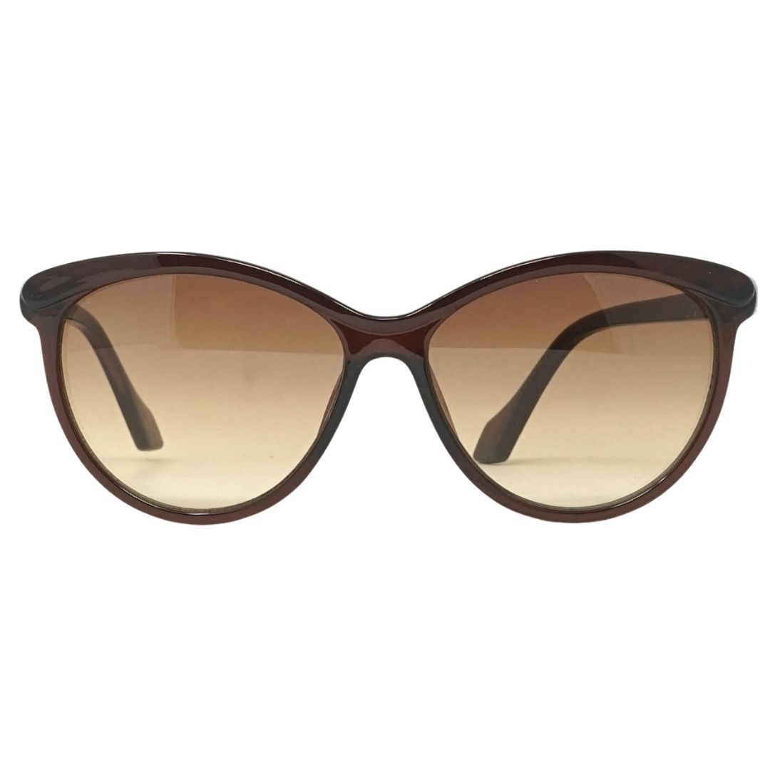 Braune Sonnenbrille mit ovalem Rahmen