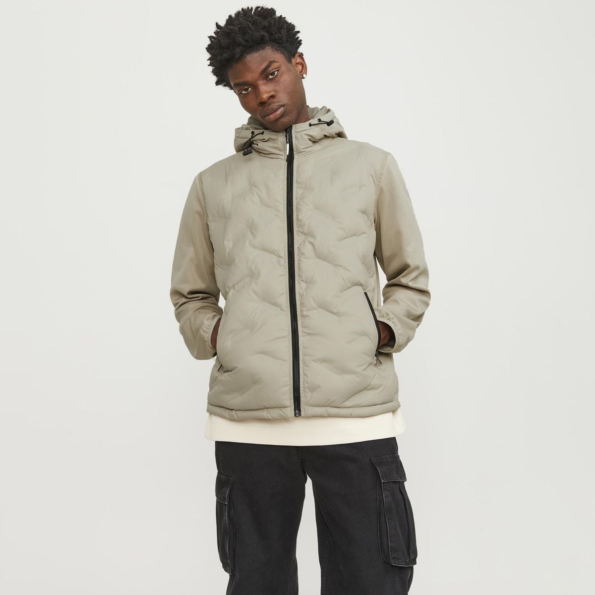 Hybride Steppjacke mit Kapuze