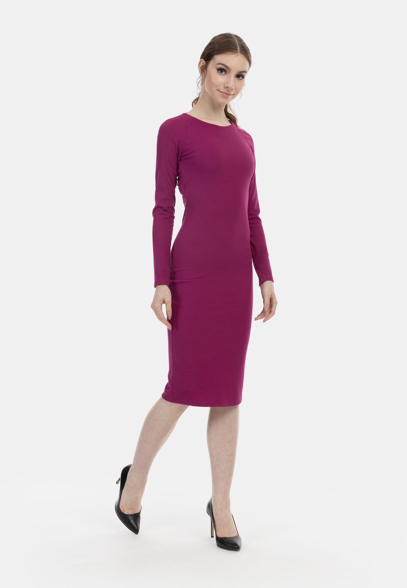 Eng anliegendes langärmliges Ripp-Midikleid