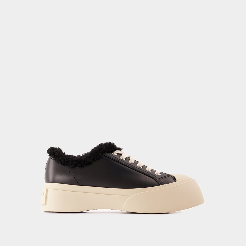 Plateau-Leder-Sneakers mit Pelzbesatz