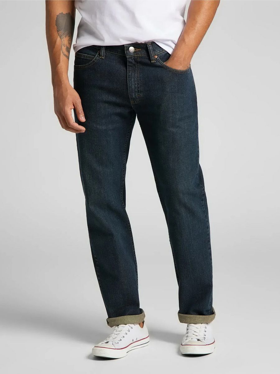 Jeans in Rinse-Waschung mit regulärer Passform