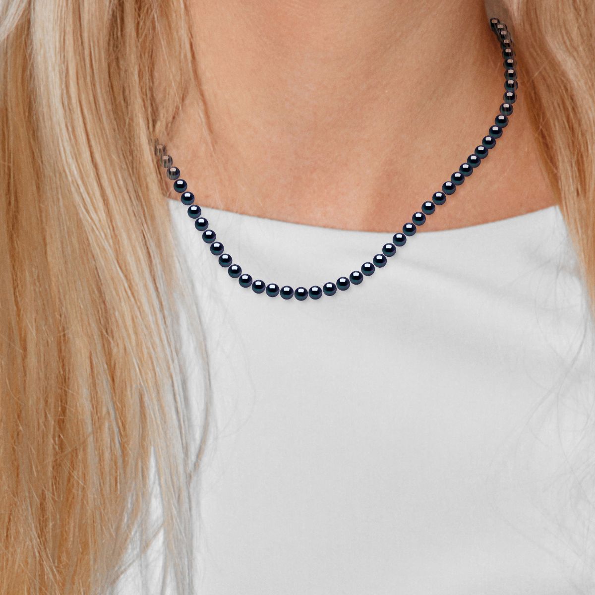 Elegante Halskette mit schwarzen Perlen