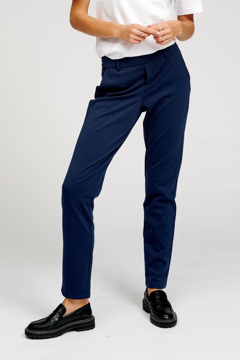 Klassische, schmal geschnittene, marineblaue Hose