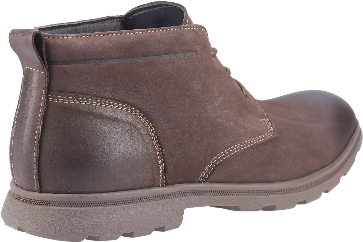 Minimalistische Chukka-Boots aus Leder