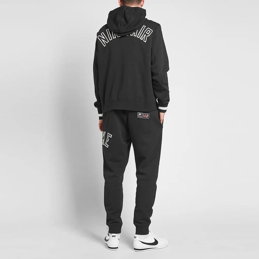 Set aus Kapuzenjacke und Jogginghose